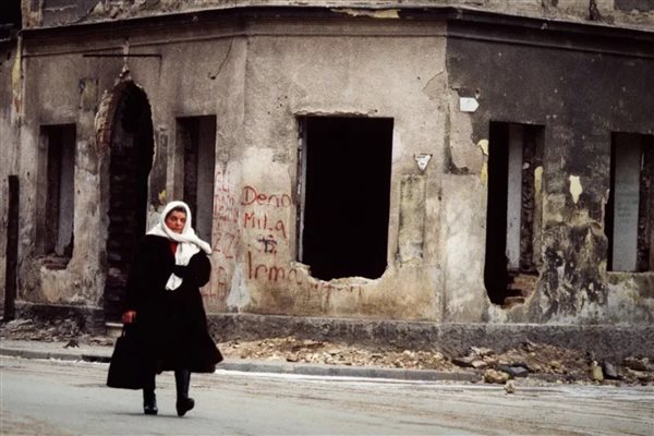 پیروزی هنر بر ویرانی جنگ